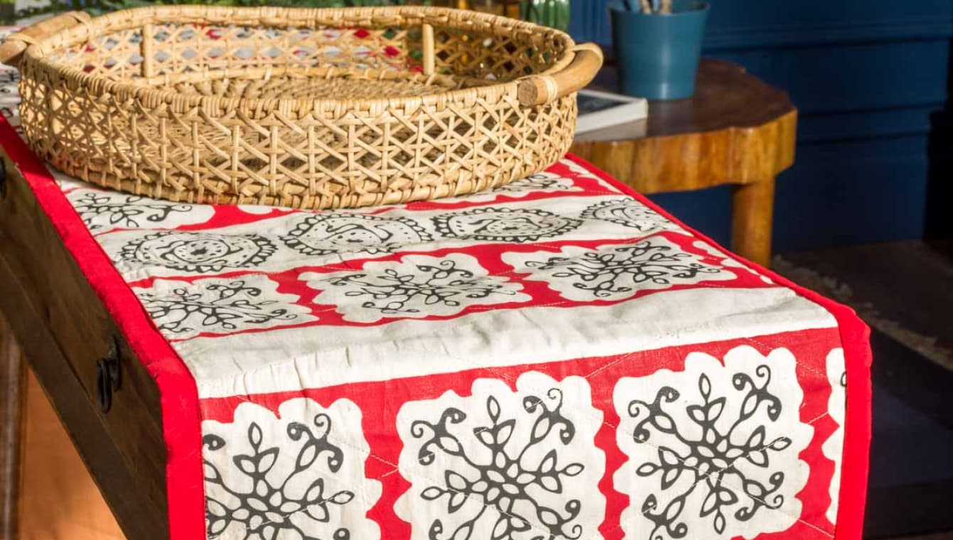 red table runner and placemats