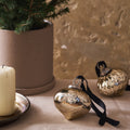 Boules de Noël à l'oignon dorées antiques